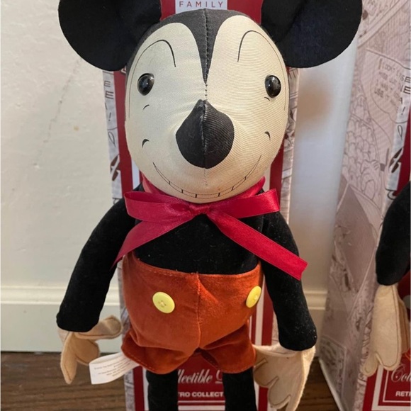 The Walt Disney Family Museum Minnie and Mickey Mouse Retro Doll Collectables - Picture 2 of 4